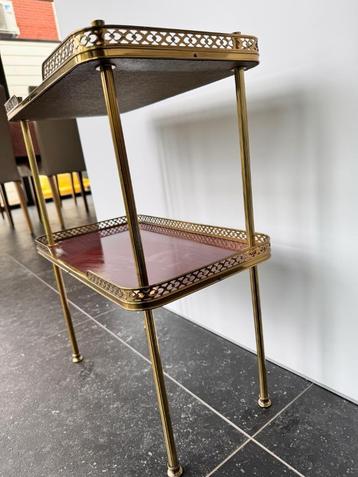 elegante bijzettafel van messing met twee niveaus  beschikbaar voor biedingen