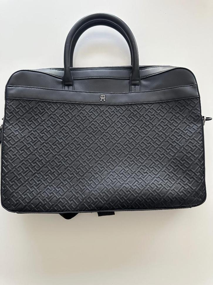 TOMMY HILFIGER TH Monogram PU-aktetas voor heren, Handtassen en Accessoires, Tassen | Damestassen, Gebruikt, Handtas, Zwart, Ophalen