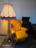Gele chesterfield en evt. Vintage staande lamp, Huis en Inrichting, Ophalen