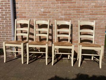 4 Stoelen met rieten zitting beschikbaar voor biedingen