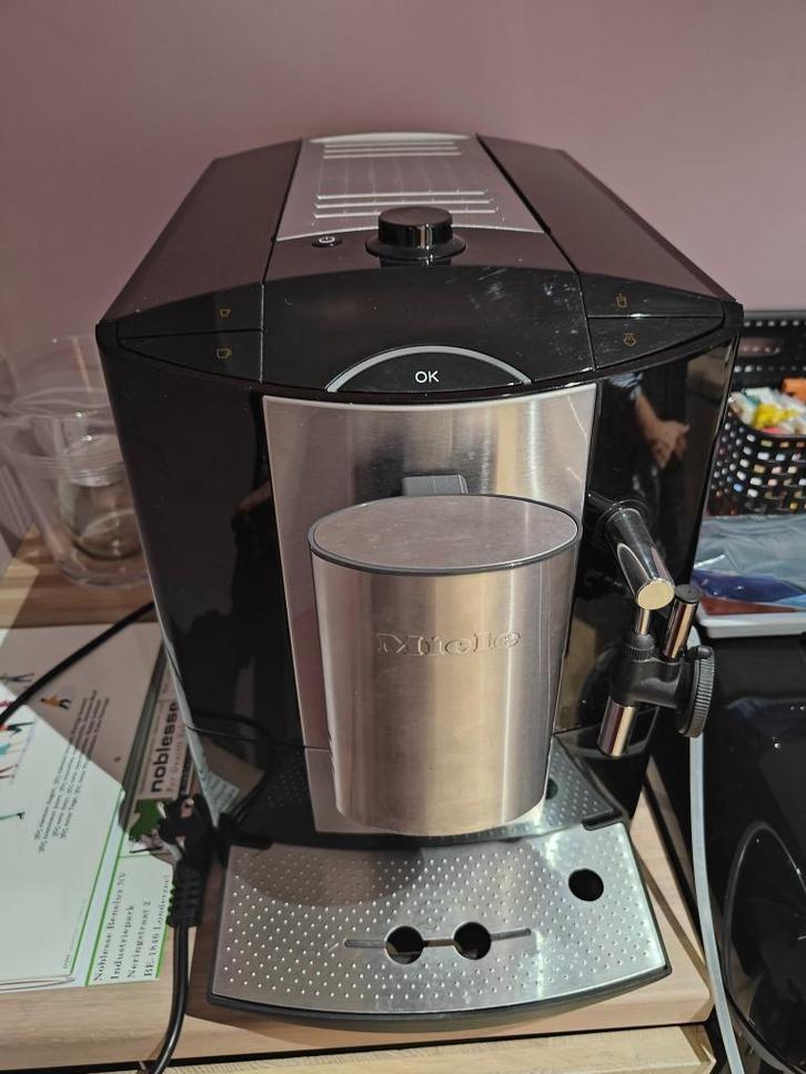 Miele koffiemachine CM-serie volautomatisch, Electroménager, Cafetières, Utilisé, Café moulu, Café en grains, Cafetière, Réservoir d'eau amovible