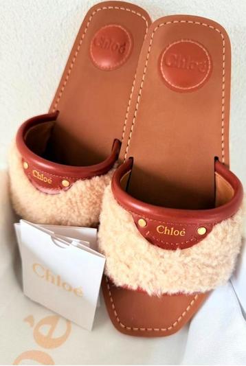 CHLOÉ LEREN LOGO SLIPPERS, BRUIN, ORIGINEEL‼️💖💖💖 beschikbaar voor biedingen