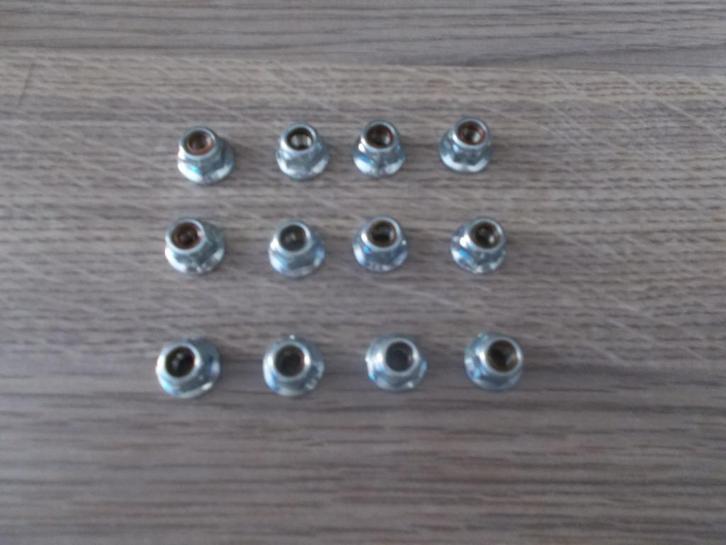 B - Lot de 12 écrous à embase crantée M5 INOX (neufs)., Doe-het-zelf en Bouw, IJzerwaren en Bevestigingsmiddelen, Nieuw, Bouten of Moeren