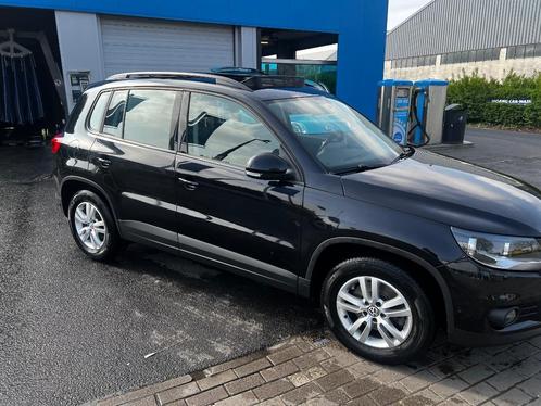 vw Tiguan met 75000 km benzine zeer propere wagen, Auto's, Volkswagen, Bedrijf, Te koop, Tiguan, ABS, Airbags, Airconditioning