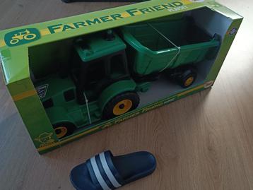 Speelgoedtractor met kiepwagen beschikbaar voor biedingen