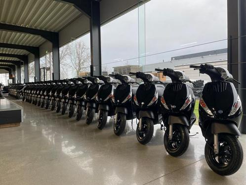 DE LAATSTE Piaggio Zip SP edition NIEUW!, Fietsen en Brommers, Scooters | Piaggio, Zip, Ophalen