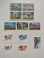 100 zegels voetbal., Postzegels en Munten, Postzegels | Thematische zegels, Ophalen of Verzenden