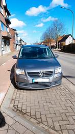 Volkswagen Touran 2010 1.9 TDI Automaat - Euro 4, Auto's, Zwart, 4 cilinders, 7 zetels, Diesel