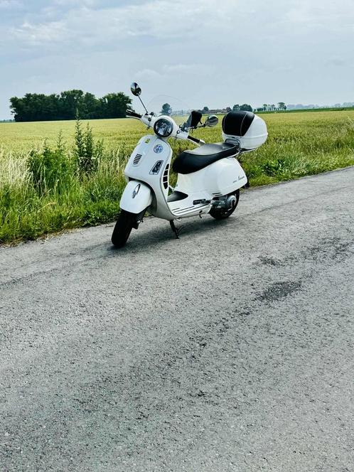 Vespa gts300 ie, Motoren, Motoren | Piaggio, Particulier, Scooter, 12 t/m 35 kW, 1 cilinder, Minimaal motorrijbewijs A1, Sportuitlaat