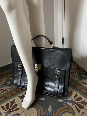 Louise Fontaine cartable cuir noir disponible aux enchères