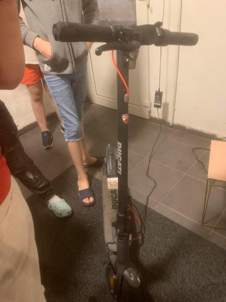 Elektrische step, Fietsen en Brommers, Steps, Zo goed als nieuw, Ophalen of Verzenden