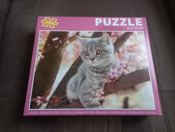 Puzzel 1000 stuks - Grijze poes in de boom, Hobby en Vrije tijd, Denksport en Puzzels, Gebruikt, Legpuzzel, 500 t/m 1500 stukjes
