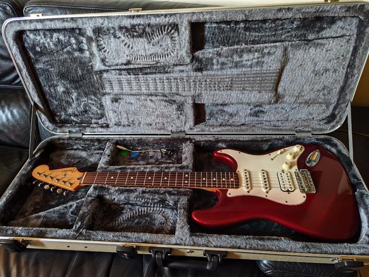 Fender Stratocaster HSS + harde koffer., Muziek en Instrumenten, Snaarinstrumenten | Gitaren | Elektrisch, Fender, Ophalen