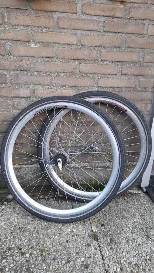 1 voor en 1 achter banden 26 inch velgen - goede staat, Fietsen en Brommers, Fietsonderdelen, Gebruikt, Mountainbike, Wiel, Ophalen