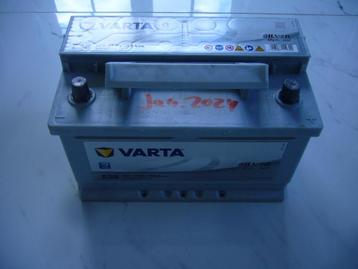 Batterie de voiture Varta E38 silver Dynamic NEW disponible aux enchères