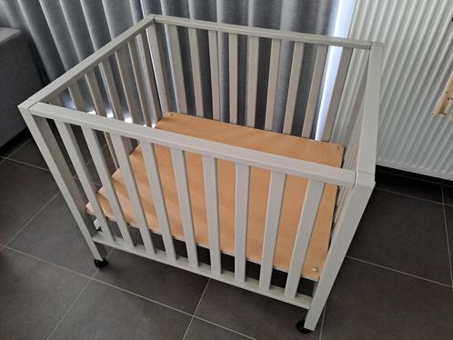 Babypark + op maat gemaakte matras Revor + matrasbeschermer, Kinderen en Baby's, Babyparken, Zo goed als nieuw, Ophalen