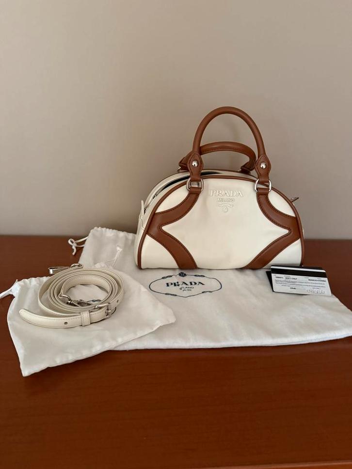 Prada - Bowling leather handbag, Handtassen en Accessoires, Tassen | Damestassen, Zo goed als nieuw, Beige, Ophalen of Verzenden
