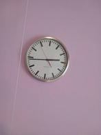 Horloge murale au design métallique., Maison & Meubles, Accessoires pour la Maison | Horloges, Utilisé, Enlèvement ou Envoi, Horloge murale