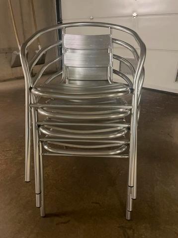 Tuinstoelen beschikbaar voor biedingen