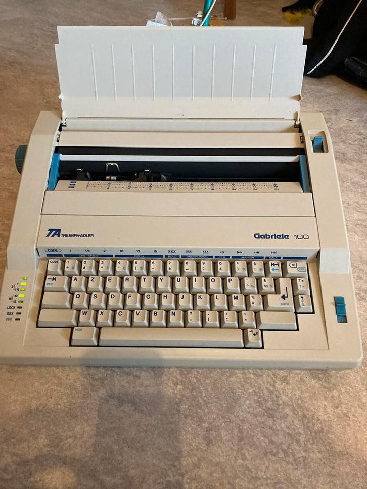 Elektrische typemachine,werkt nog, spotprijs, Diversen, Typemachines, Zo goed als nieuw, Ophalen