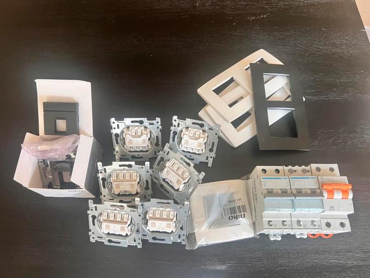 Lot electro niko, Doe-het-zelf en Bouw, Elektriciteit en Kabels, Zo goed als nieuw, Overige typen, Ophalen of Verzenden