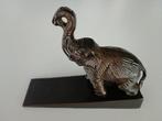 Eléphant sur socle pentu, Collections, Comme neuf, Animal, Enlèvement