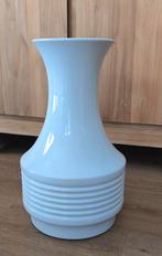 Grand vase en porcelaine blanche, Enlèvement, Blanc