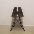 Charles and Ray Eames DSR Chair (Fiberglass, Bruin), Huis en Inrichting, Ophalen, Gebruikt, Bruin, Vintage