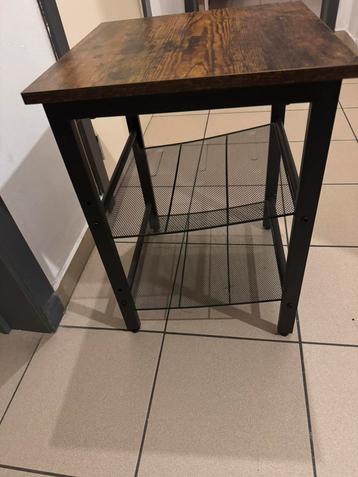 Industriële bijzettafel met hout en metalen frame beschikbaar voor biedingen