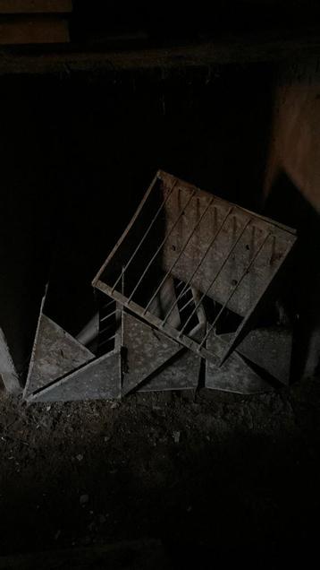 Boîtes à veaux avec râtelier à foin