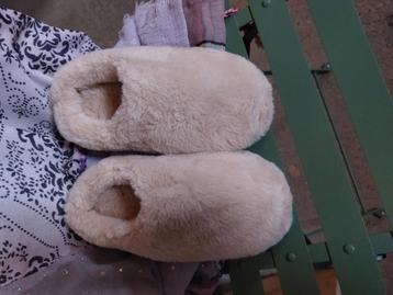 Cocoon winterpantoffels beschikbaar voor biedingen