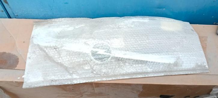 Chromenikkel Radiator grille naamplaatje - Opel Corsa C, Autos : Pièces & Accessoires, Carrosserie & Tôlerie, Opel, Avant, Neuf