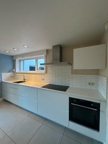 KVIK GREEPLOOS KEUKEN + 5 BOSCH ELECTRO + COFFEE CORNER beschikbaar voor biedingen