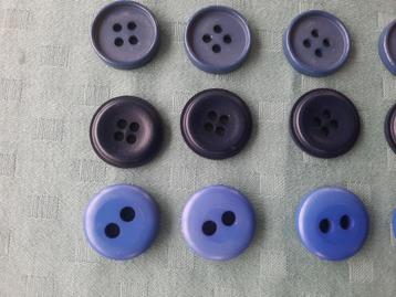 Boutons, bleus : 4 boutons pour 1€