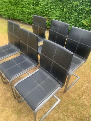 Eetkamerstoelen beschikbaar voor biedingen