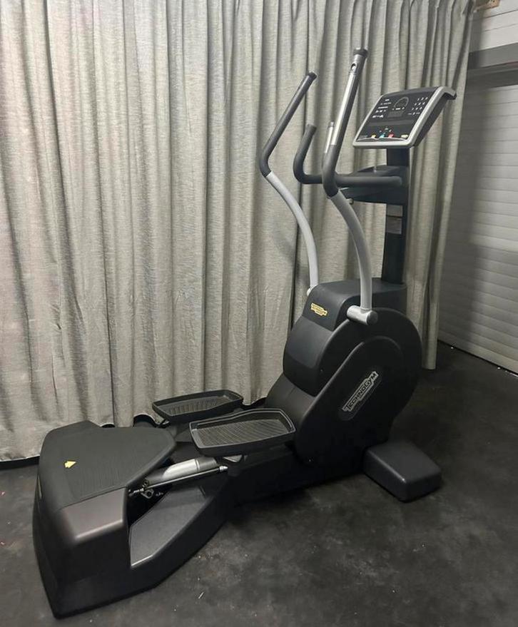 TECHNOGYM EXCITE 700 BLACK CROSSOVER, Sport en Fitness, Fitnessmaterialen, Zo goed als nieuw, Ophalen of Verzenden
