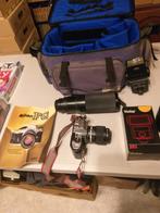 Nikon FG body met Exakta zoomlens in stevige fototas, Ophalen, Gebruikt, Nikon