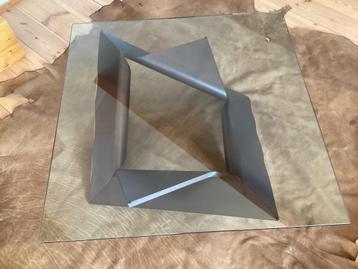 Designtafel beschikbaar voor biedingen