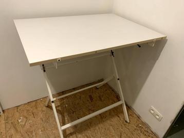 tekentafel + stoel(statafel opklapbaar & verstelbaar in hoog beschikbaar voor biedingen