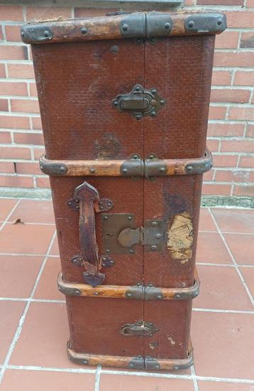 Malle de voyage ancienne beschikbaar voor biedingen