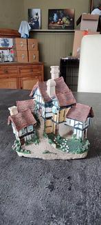 Miniatuur huisje  Hoogte ong 12.5 cm Lengte 13 cm, Ophalen of Verzenden, Zo goed als nieuw