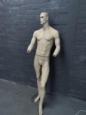mannequin vintage beschikbaar voor biedingen