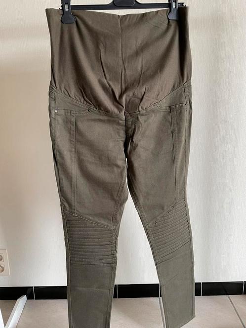 groene zwangerschapsbroek - merk Mama - 40-42, Kleding | Dames, Zwangerschapskleding, Zo goed als nieuw, Broek of Spijkerbroek