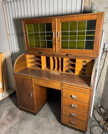 Bureau in goede staat ( mooi antiek stuk ) beschikbaar voor biedingen
