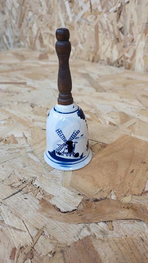 Cloche de table en faïence de Delft, Antiquités & Art, Antiquités | Céramique & Poterie, Enlèvement