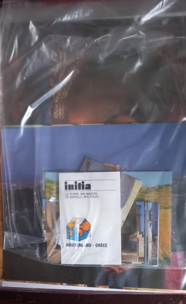 De wereld mijn thuis van Initia foto's van 17 landen, Verzamelen, Foto's en Prenten, Nieuw, Foto, Buitenland, 1980 tot heden, Ophalen of Verzenden