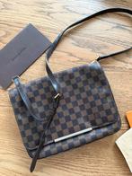 Louis Vuitton Hoxton GM, Handtassen en Accessoires, Tassen | Schoudertassen, Gebruikt, Bruin, Leer, Ophalen