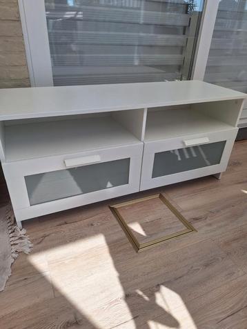 Mooie tv kast beschikbaar voor biedingen