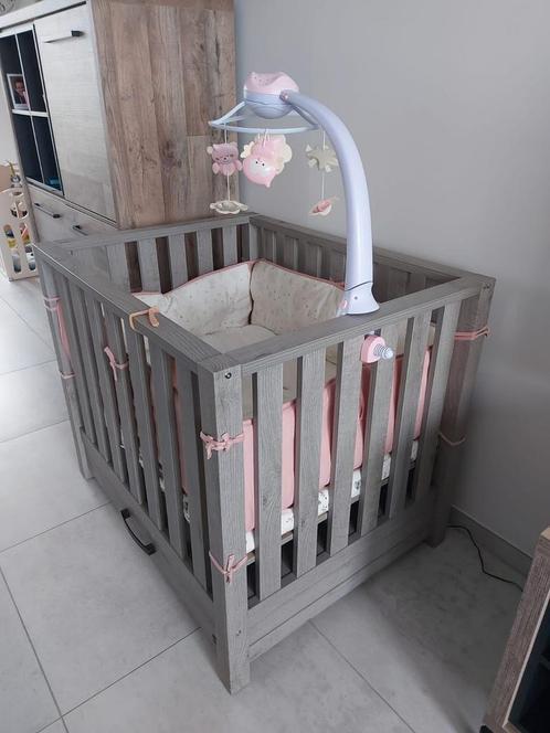 Park met matras en omranding en mobiel.., Kinderen en Baby's, Kinderstoelen, Zo goed als nieuw, Ophalen