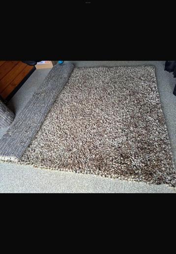 Hoogpolige tapijten beschikbaar voor biedingen